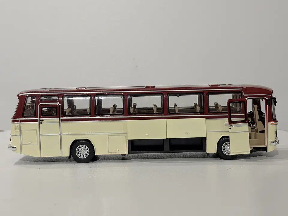 Bus Mercedes Benz O-302 - Grand Alliance Models - 1:24 (China). Diecast con sonido 19