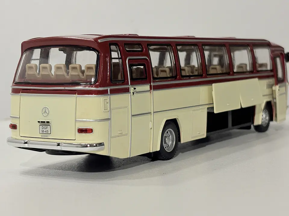 Bus Mercedes Benz O-302 - Grand Alliance Models - 1:24 (China). Diecast con sonido 20