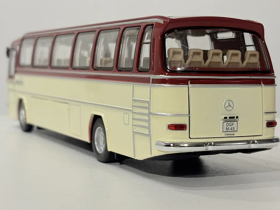 Bus Mercedes Benz O-302 - Grand Alliance Models - 1:24 (China). Diecast con sonido 22