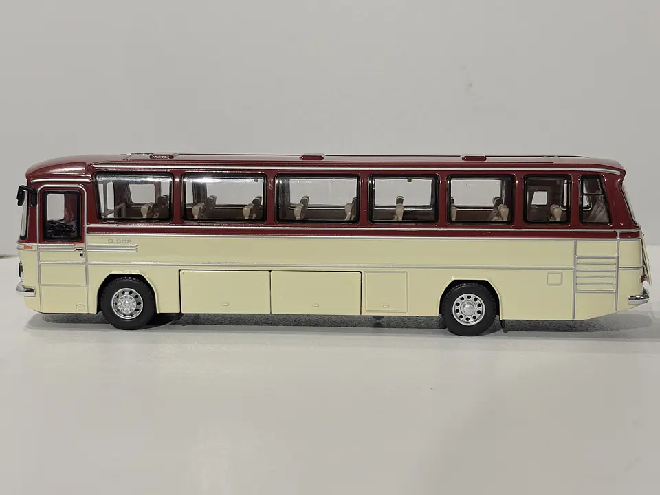 Bus Mercedes Benz O-302 - Grand Alliance Models - 1:24 (China). Diecast con sonido 23