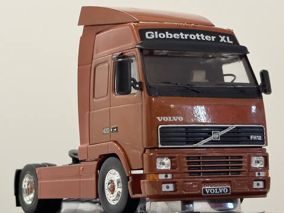 Camión Volvo FH12 (1994) | IXO Models - Escala 1:43 3