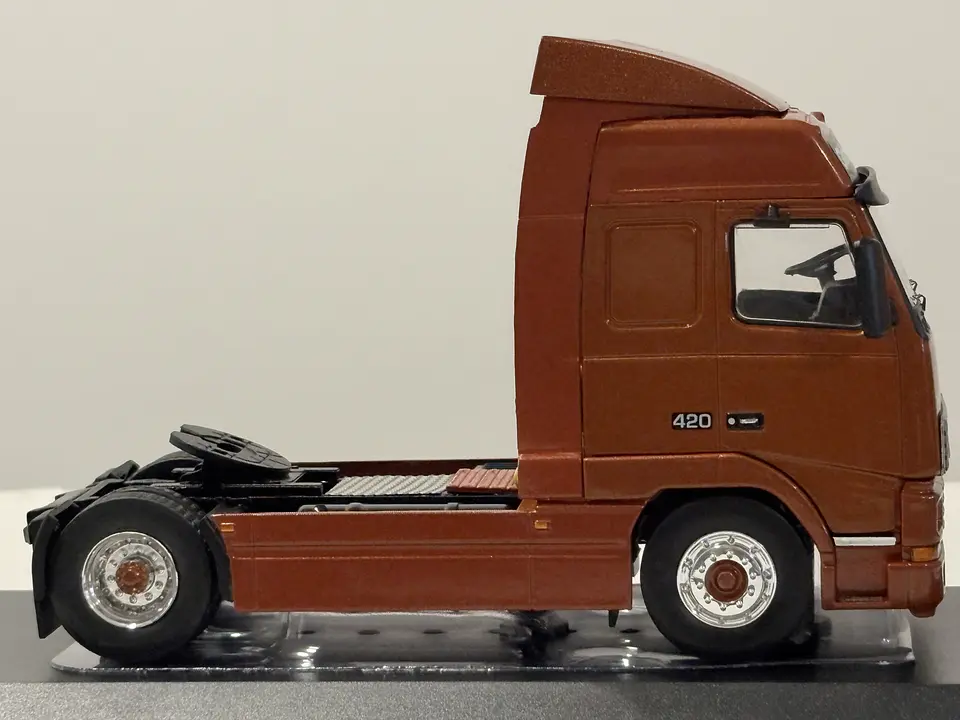 Camión Volvo FH12 (1994) | IXO Models - Escala 1:43 4