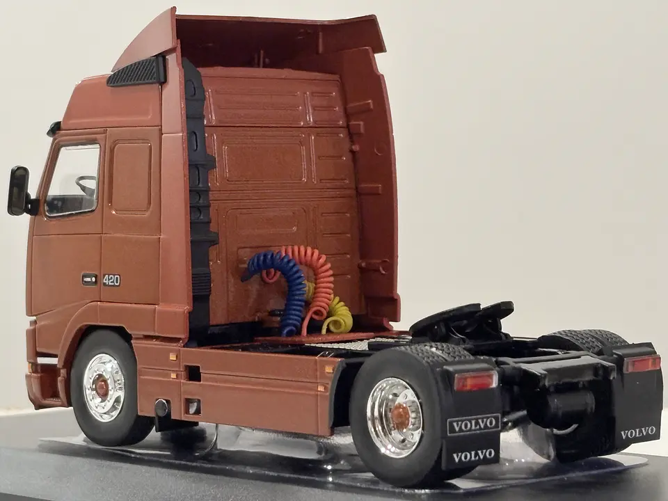 Camión Volvo FH12 (1994) | IXO Models - Escala 1:43 6