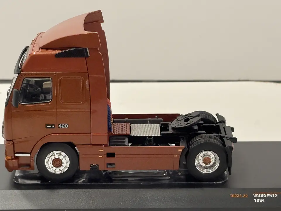Camión Volvo FH12 (1994) | IXO Models - Escala 1:43 7