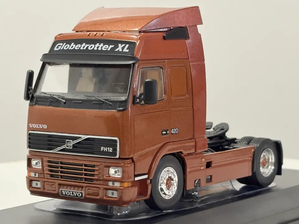 Camión Volvo FH12 (1994) | IXO Models - Escala 1:43 1