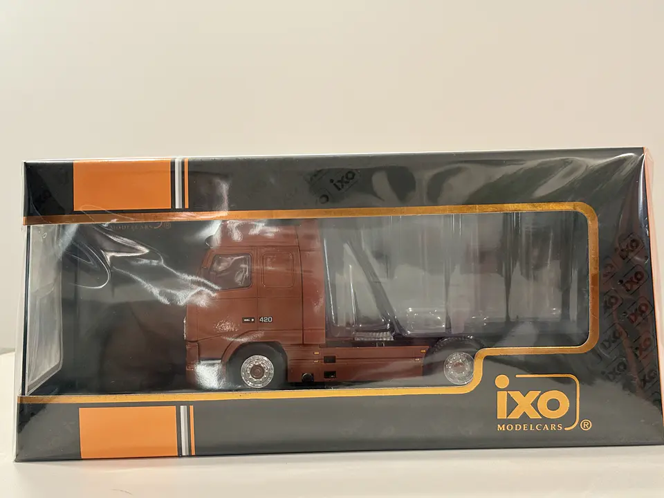 Camión Volvo FH12 (1994) | IXO Models - Escala 1:43 9