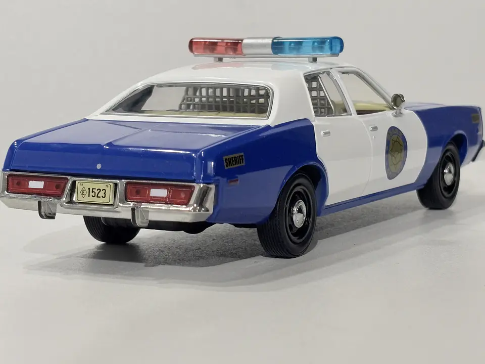 Auto Plymouth Fury 1975 Osage County Sheriff Greenlight 1:24 7