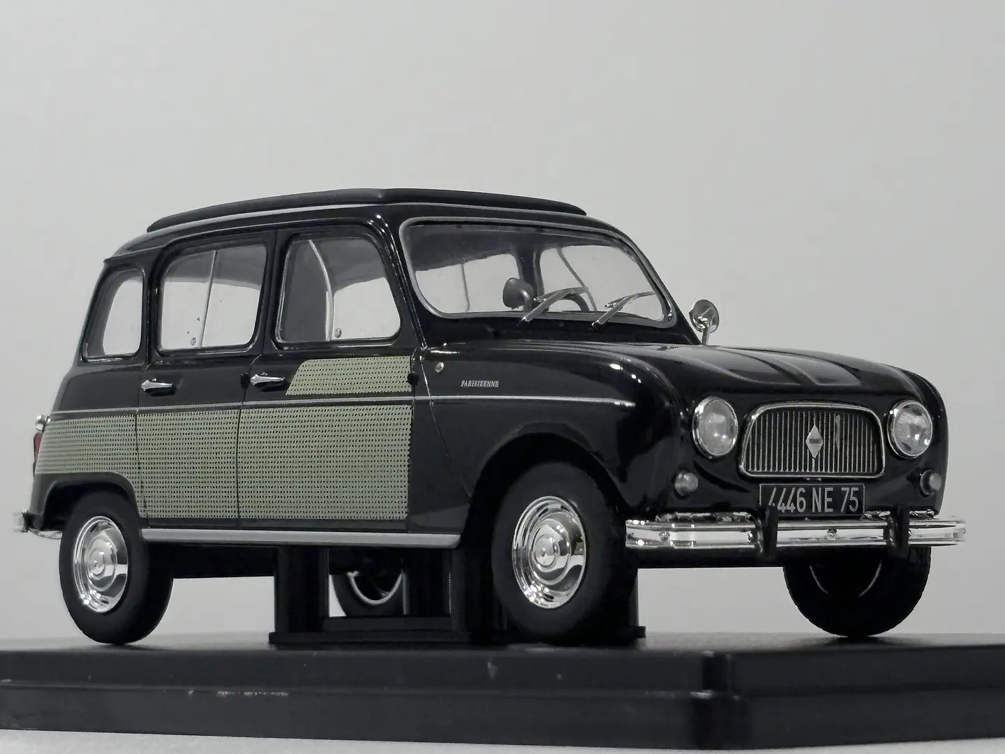 Renault 4L Parisienne 1966 | Edicola 1:24 7