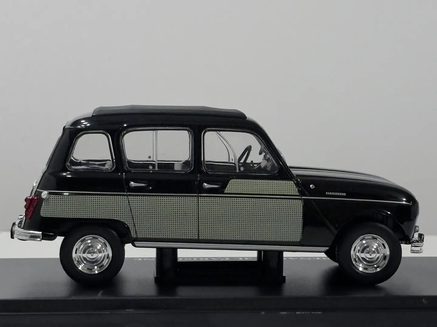 Renault 4L Parisienne 1966 | Edicola 1:24 3