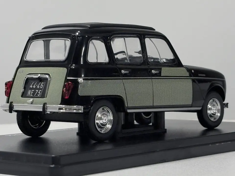 Renault 4L Parisienne 1966 | Edicola 1:24 4