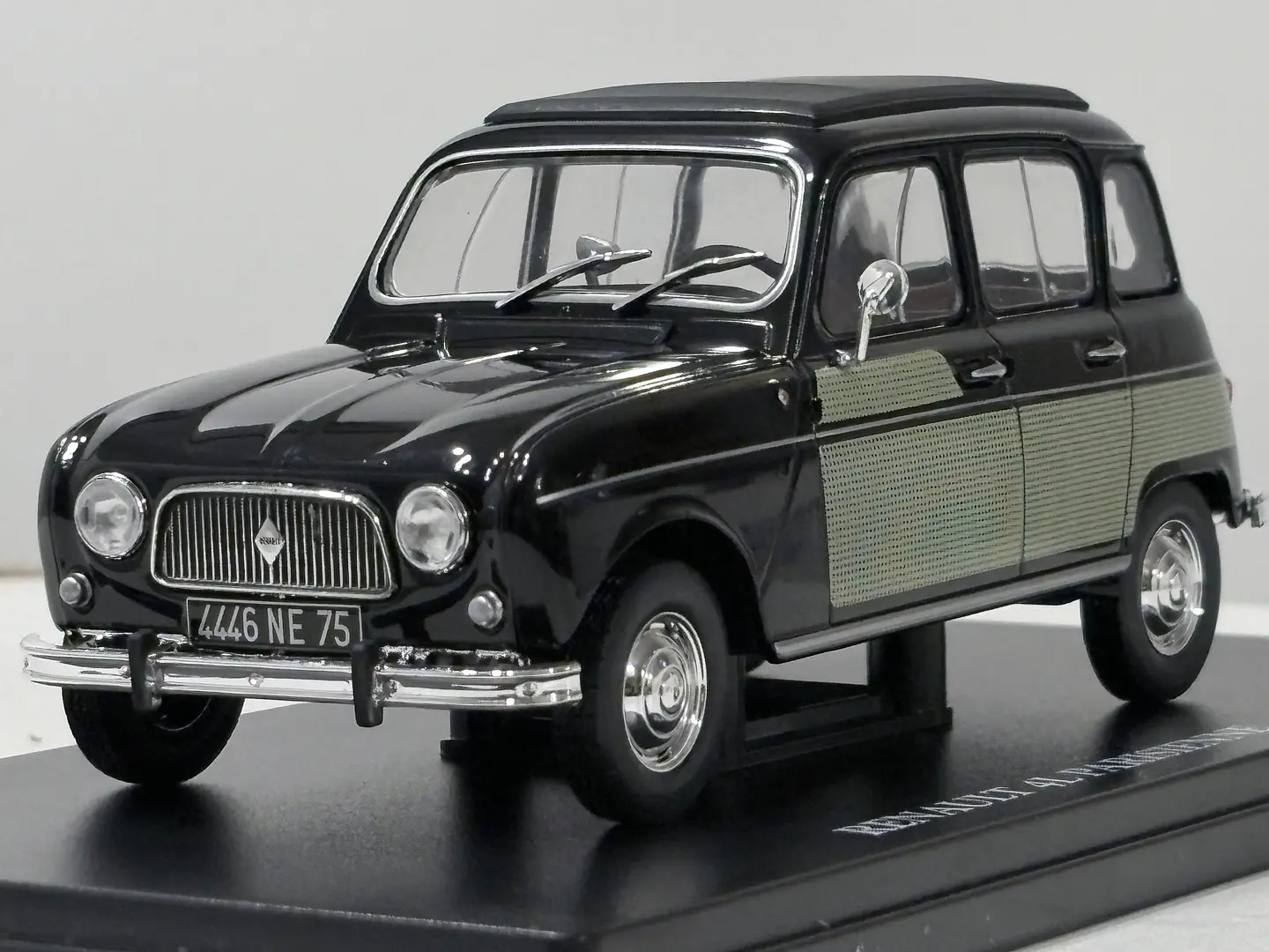 Renault 4L Parisienne 1966 | Edicola 1:24 1