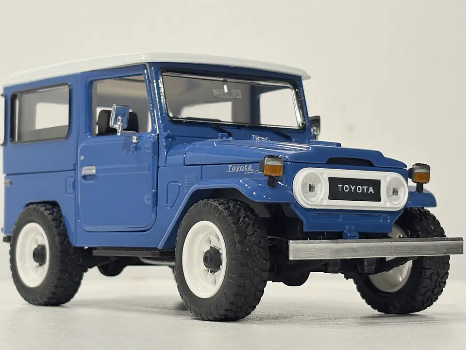Toyota FJ40 1974 Land Cruiser Escala 1:24 MotorMax 1