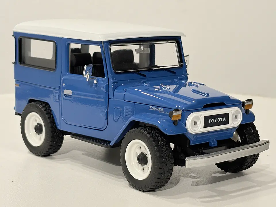 Toyota FJ40 1974 Land Cruiser Escala 1:24 MotorMax 11