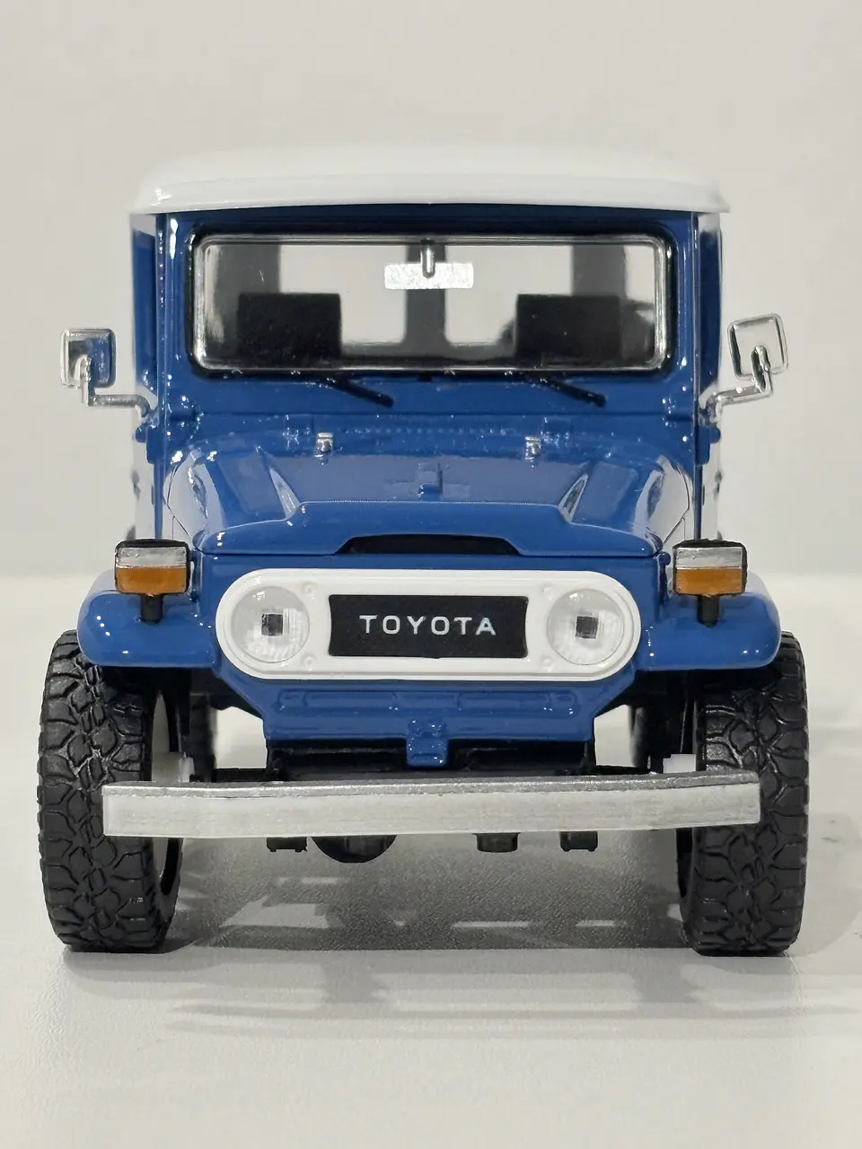 Toyota FJ40 1974 Land Cruiser Escala 1:24 MotorMax 5