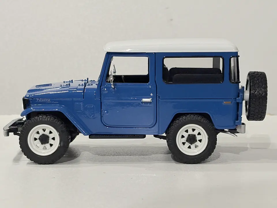 Toyota FJ40 1974 Land Cruiser Escala 1:24 MotorMax 7