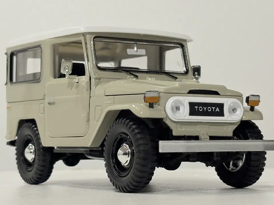 Toyota FJ40 1974 Land Cruiser Escala 1:24 MotorMax 13
