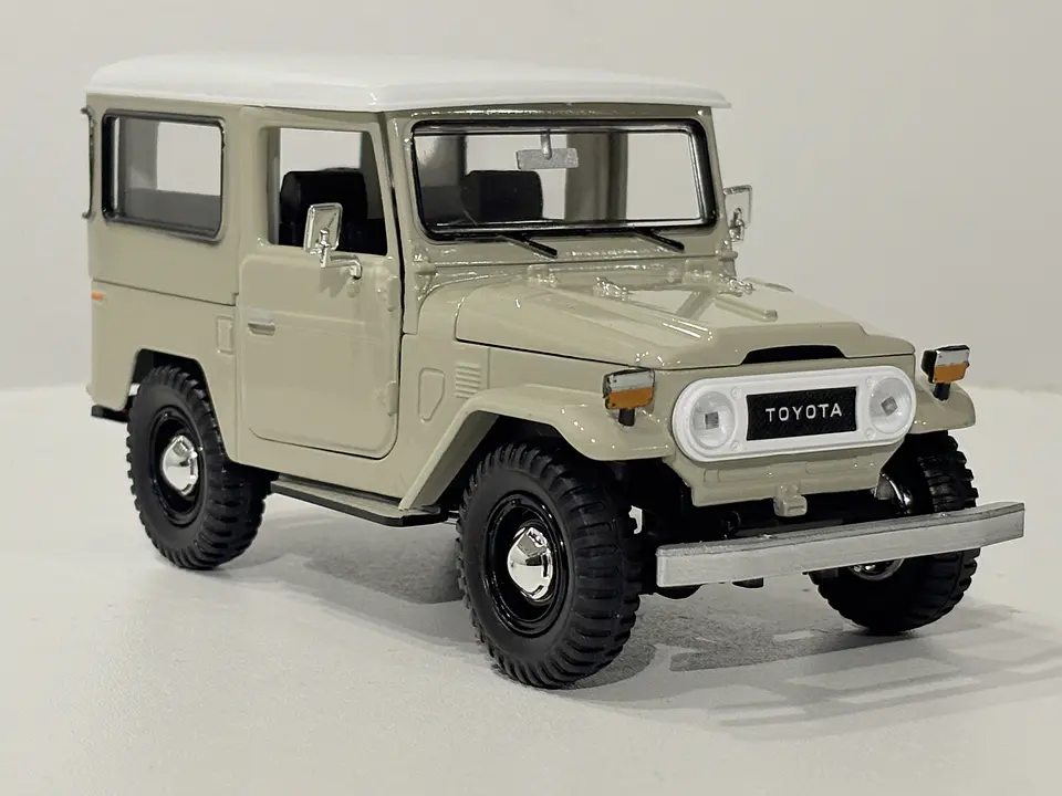 Toyota FJ40 1974 Land Cruiser Escala 1:24 MotorMax 23
