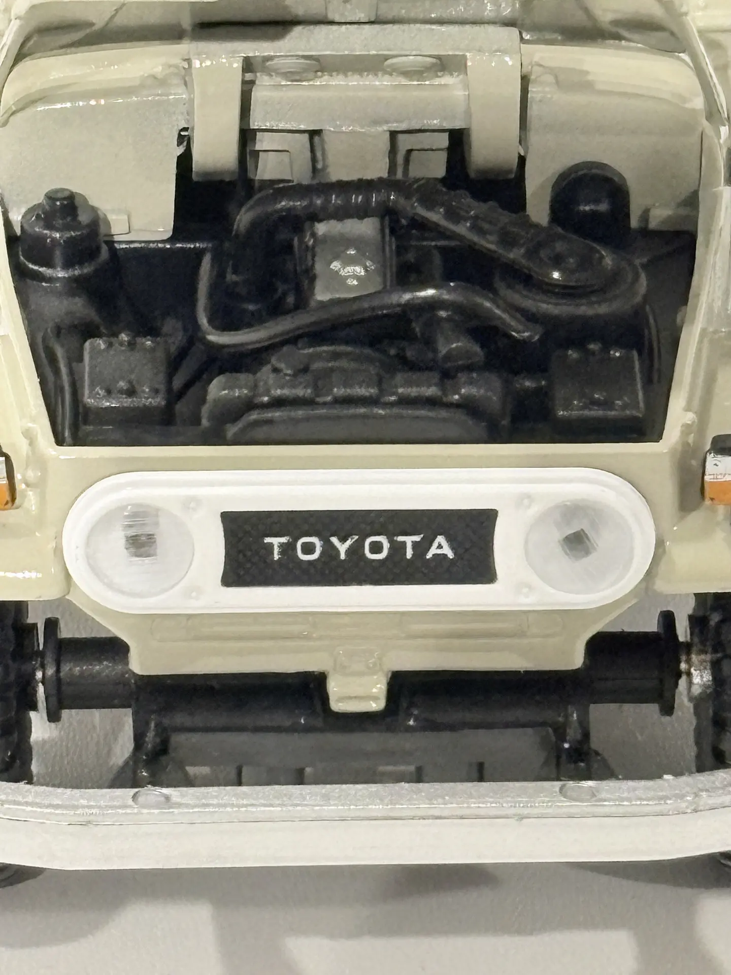 Toyota FJ40 1974 Land Cruiser Escala 1:24 MotorMax 16