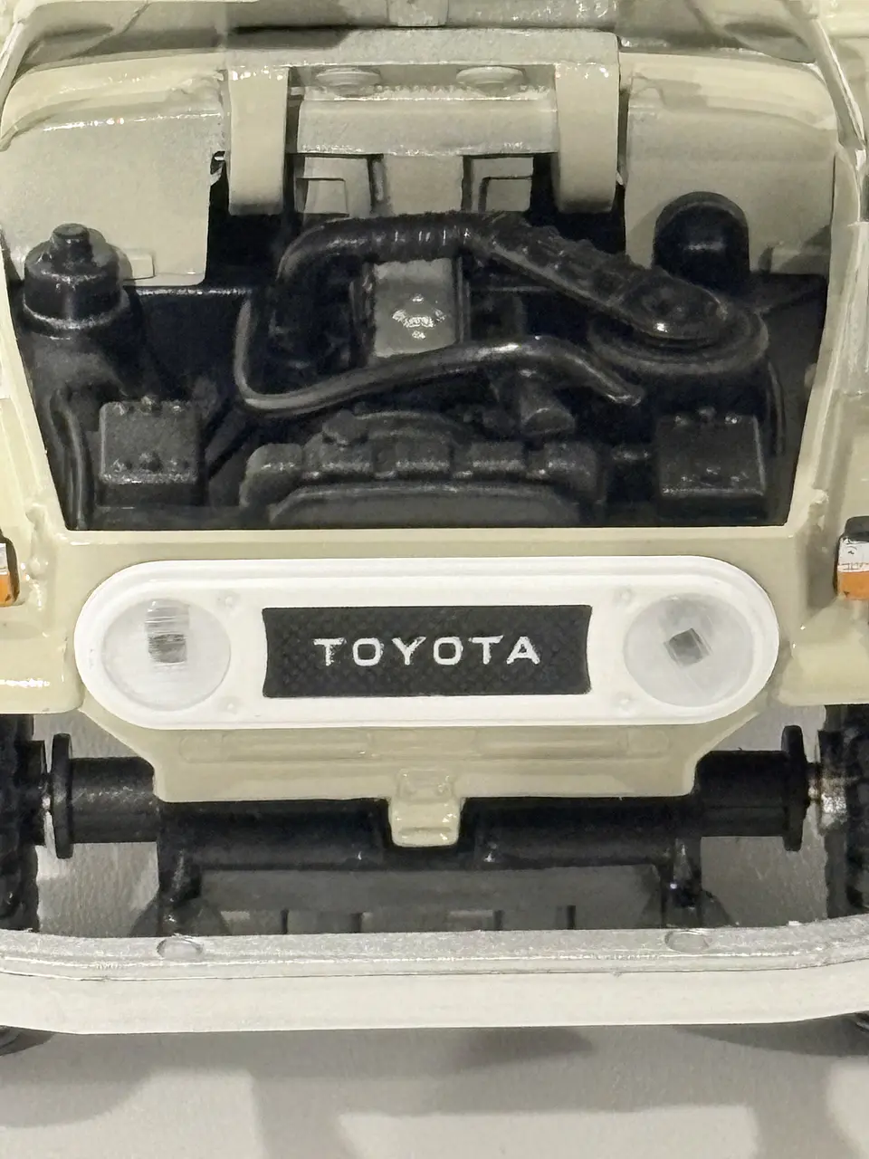 Toyota FJ40 1974 Land Cruiser Escala 1:24 MotorMax 16