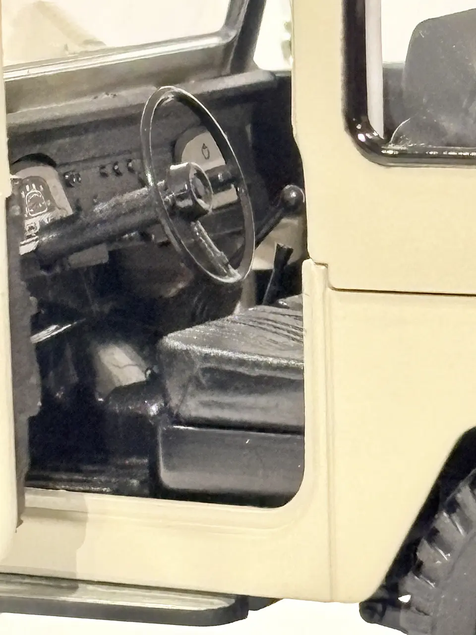 Toyota FJ40 1974 Land Cruiser Escala 1:24 MotorMax 15