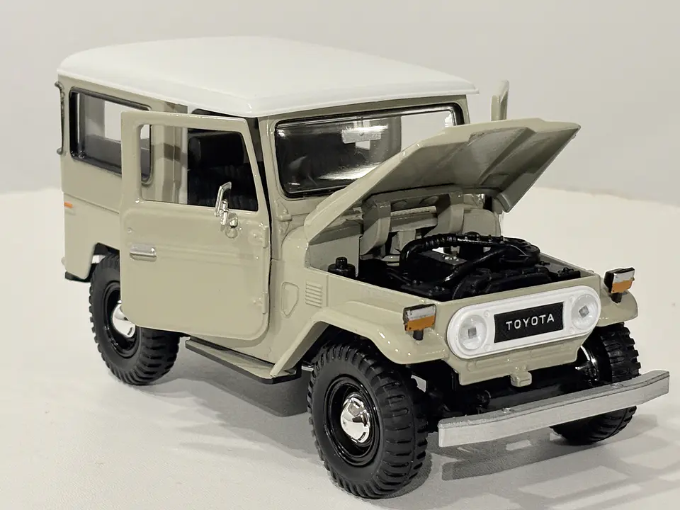 Toyota FJ40 1974 Land Cruiser Escala 1:24 MotorMax 14