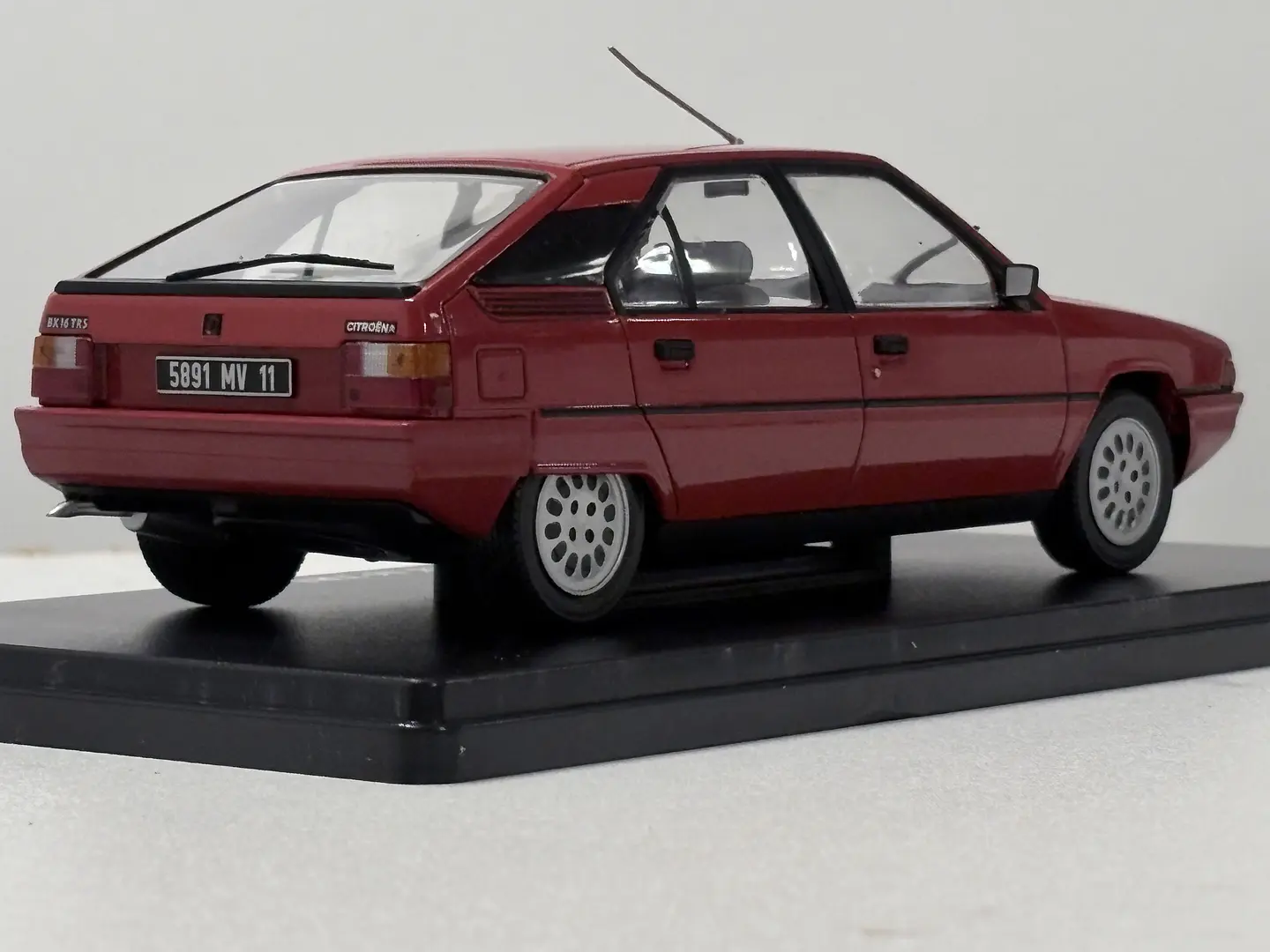Citroën BX 16 TRS 1983 Rojo Escala 1:24 Edicola 6