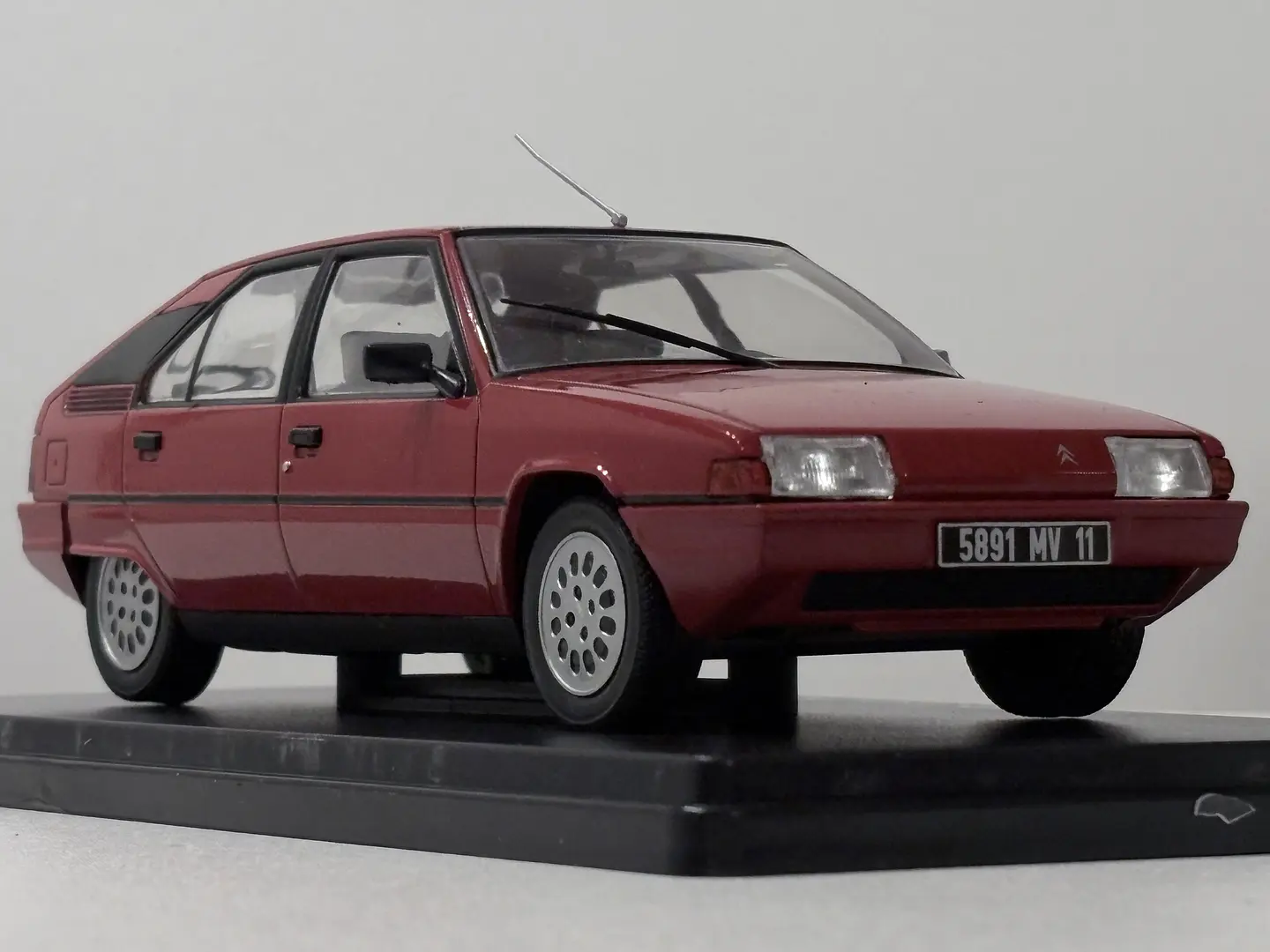 Citroën BX 16 TRS 1983 Rojo Escala 1:24 Edicola 4