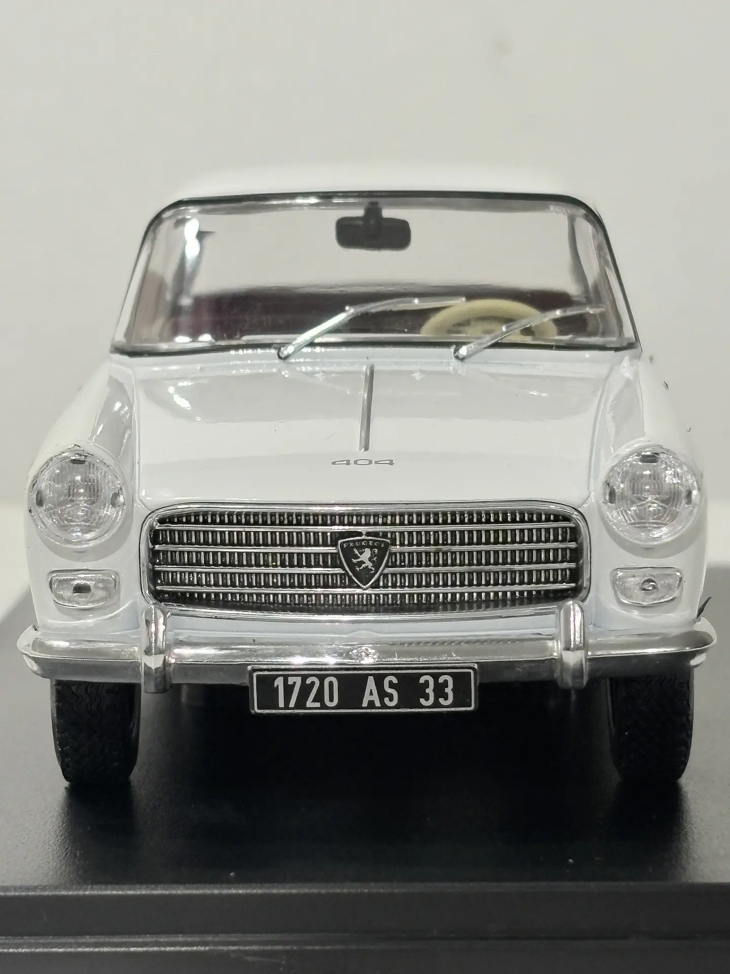 Peugeot 404 1962 Blanco | Escala 1:24 Edicola 2