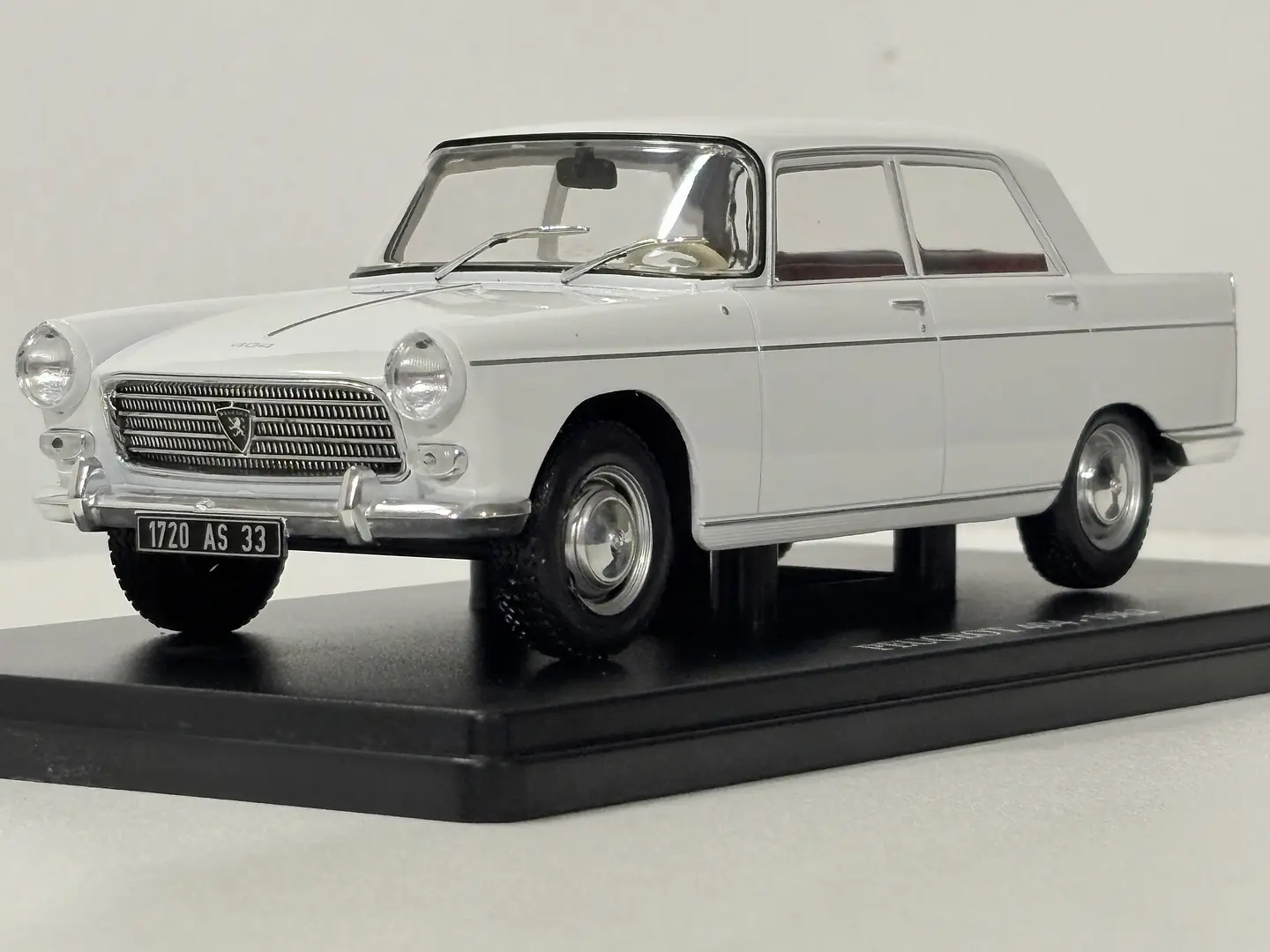 Peugeot 404 1962 Blanco | Escala 1:24 Edicola 3