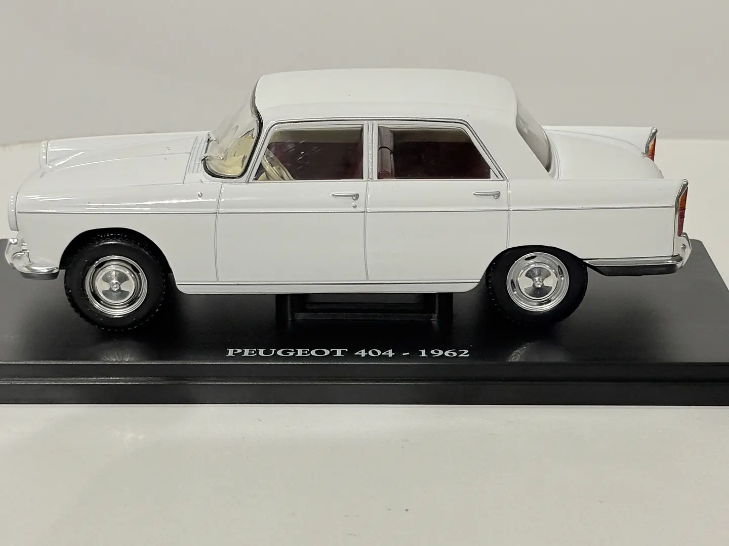 Peugeot 404 1962 Blanco | Escala 1:24 Edicola 4