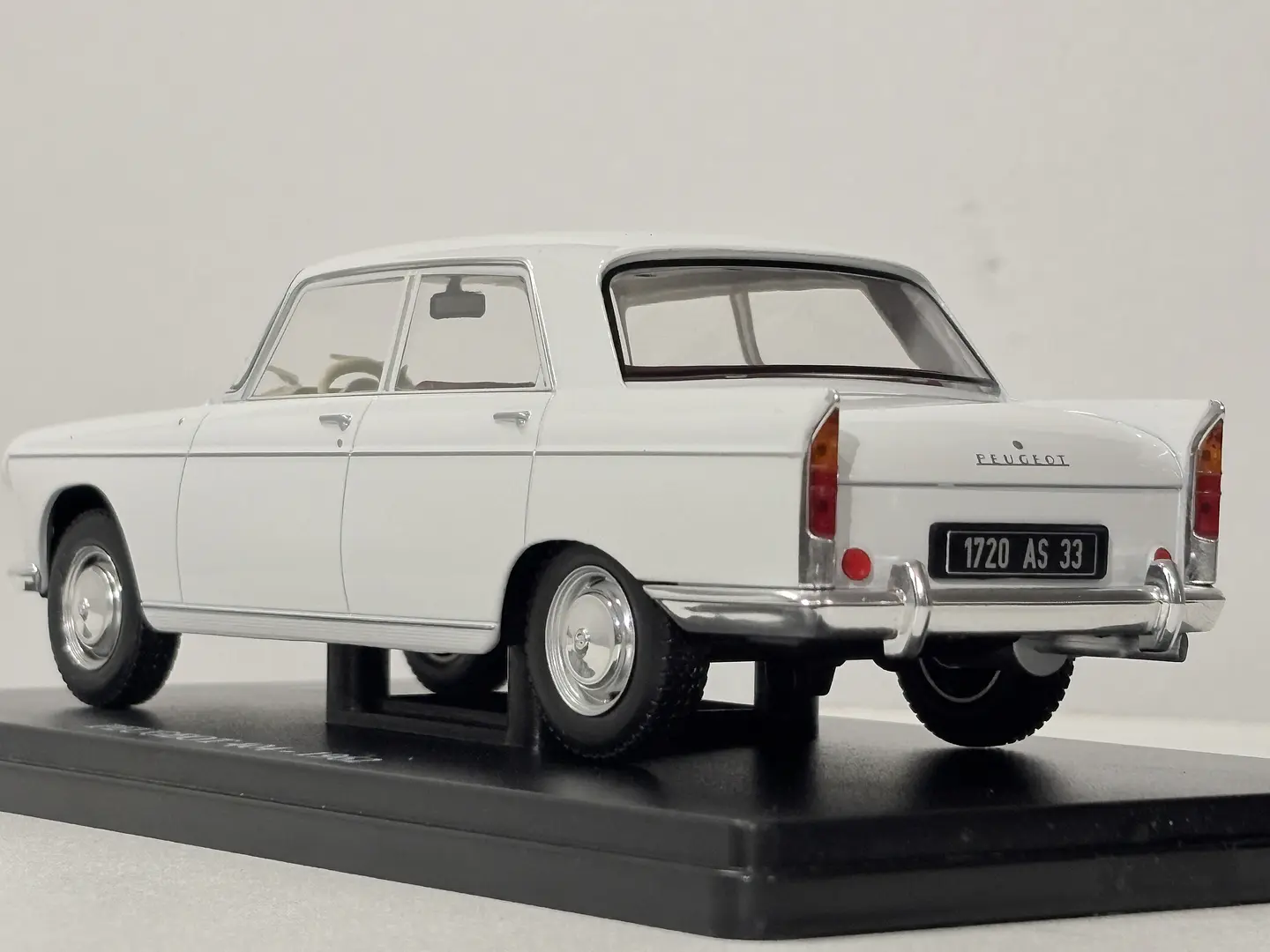 Peugeot 404 1962 Blanco | Escala 1:24 Edicola 5