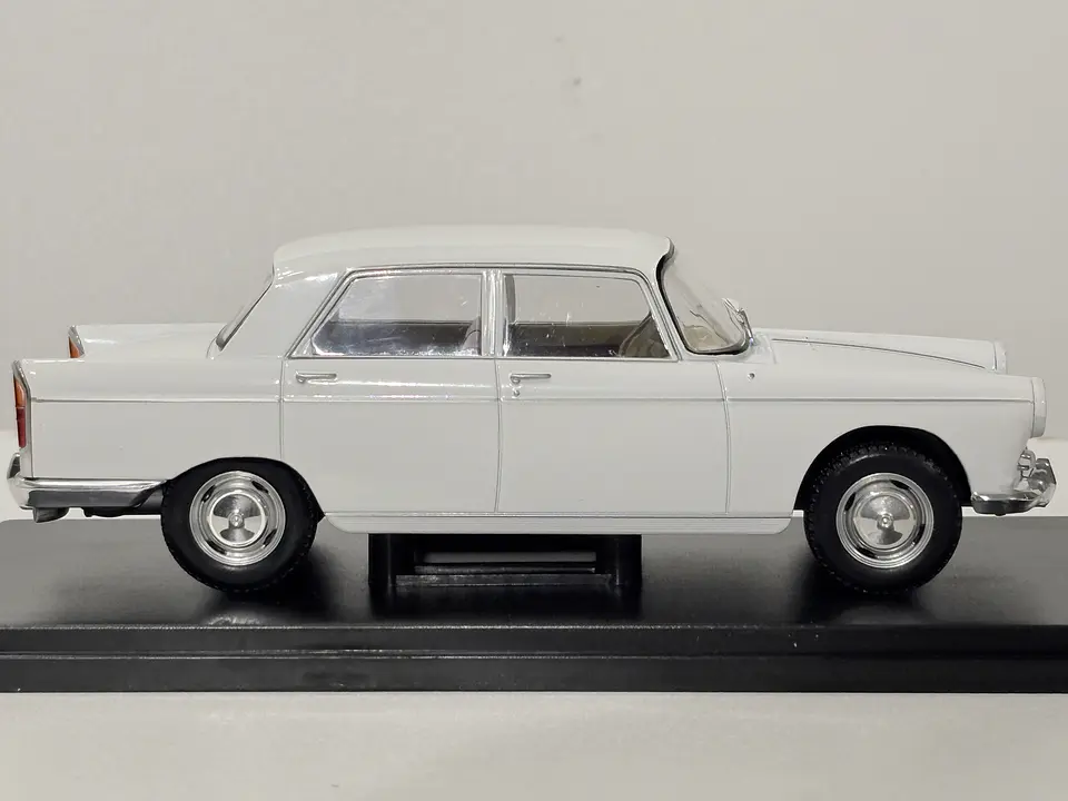 Peugeot 404 1962 Blanco | Escala 1:24 Edicola 7