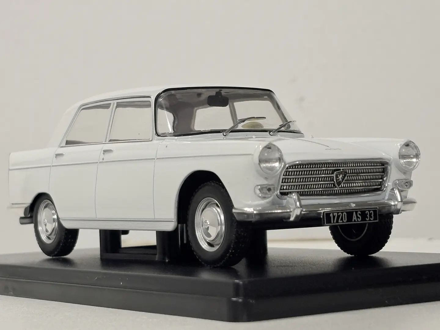 Peugeot 404 1962 Blanco | Escala 1:24 Edicola 8