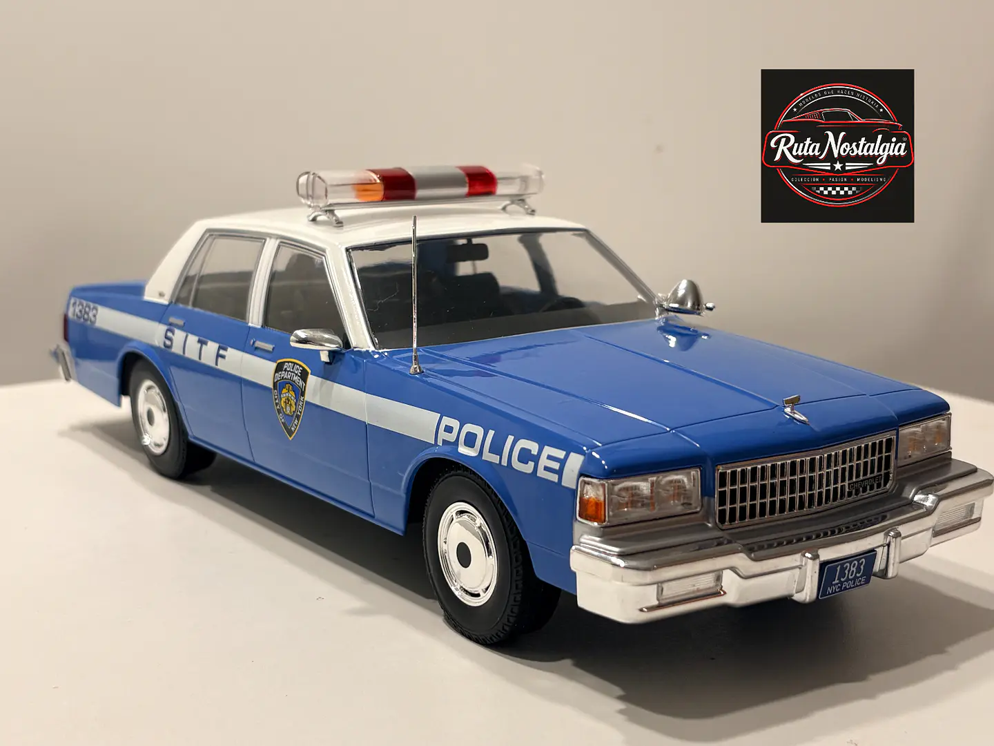 Auto Chevrolet Caprice 1987 NYPD MCG Escala 1:18- 2° SE.LECCIÓN 6