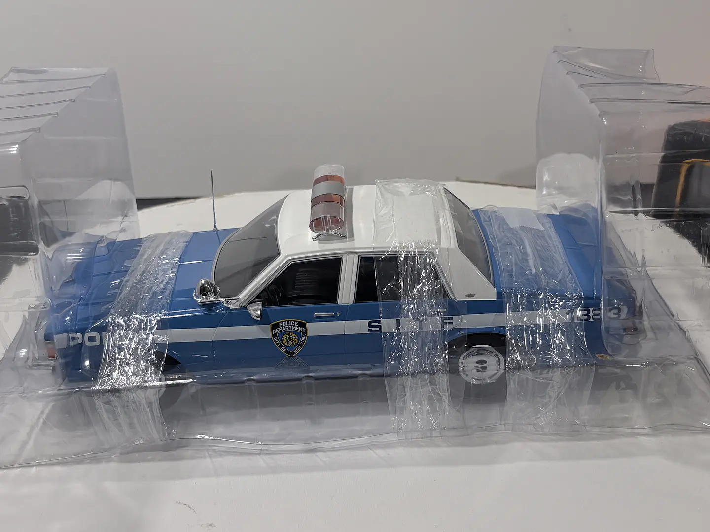 Auto Chevrolet Caprice 1987 NYPD MCG Escala 1:18- 2° SE.LECCIÓN 2