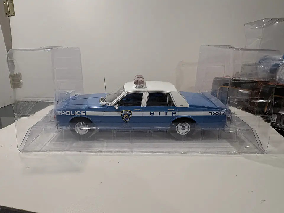 Auto Chevrolet Caprice 1987 NYPD MCG Escala 1:18- 2° SE.LECCIÓN 4