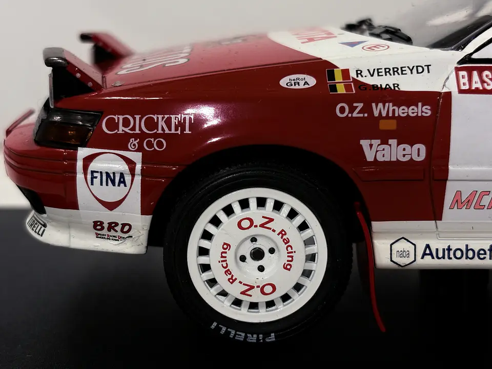 Auto Toyota Celica GT4 ST165 Rally 1990 | IXO Escala 1:18  3