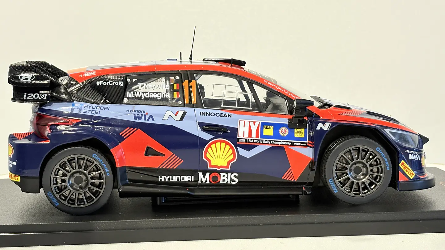 Auto Hyundai i20 N 2023 Rally1 Neuville | Escala 1:18 IXO 4