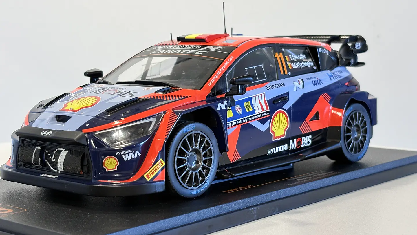 Auto Hyundai i20 N 2023 Rally1 Neuville | Escala 1:18 IXO 1