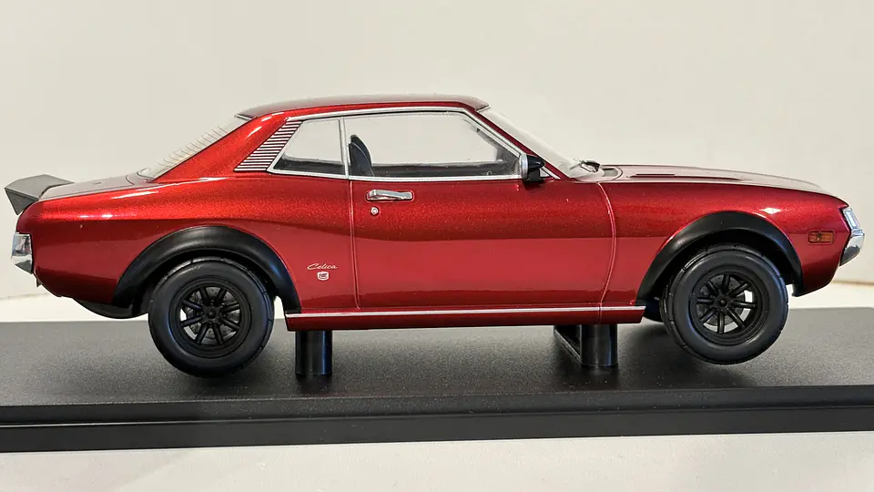 Auto Toyota Celica 2000 GT 1977 | Escala 1:18 IXO 4