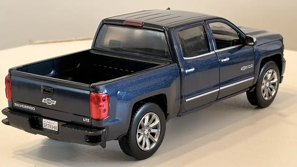 Chevrolet Silverado Z71 Centennial 2018 Escala 1:27 MotorMax 6