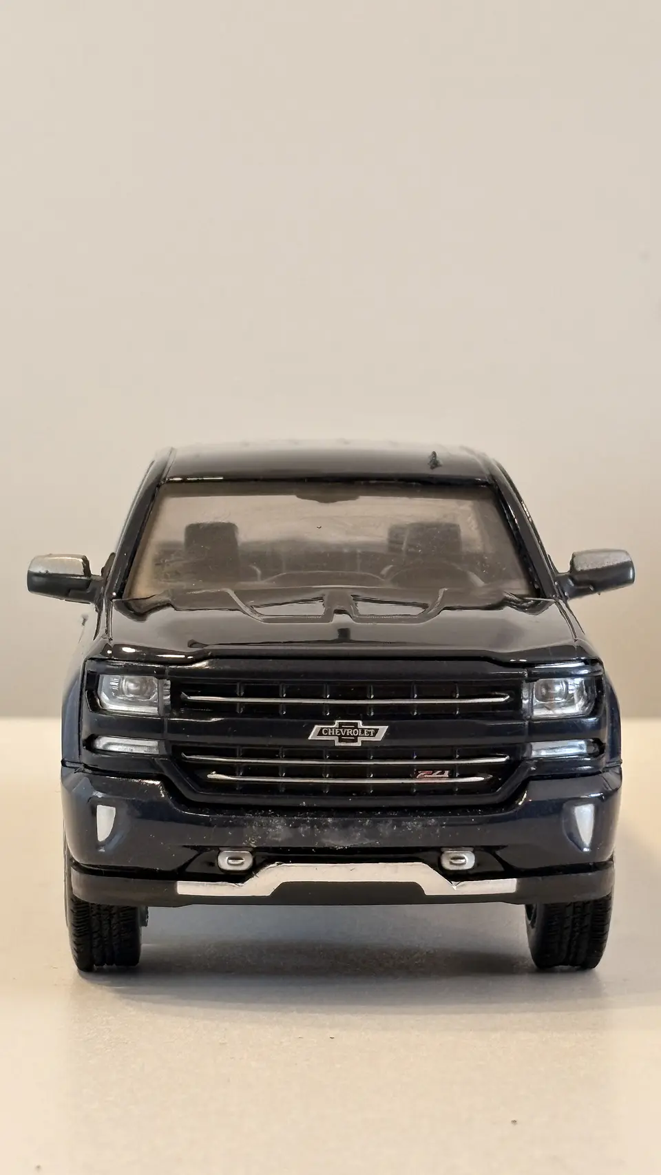 Chevrolet Silverado Z71 Centennial 2018 Escala 1:27 MotorMax 2