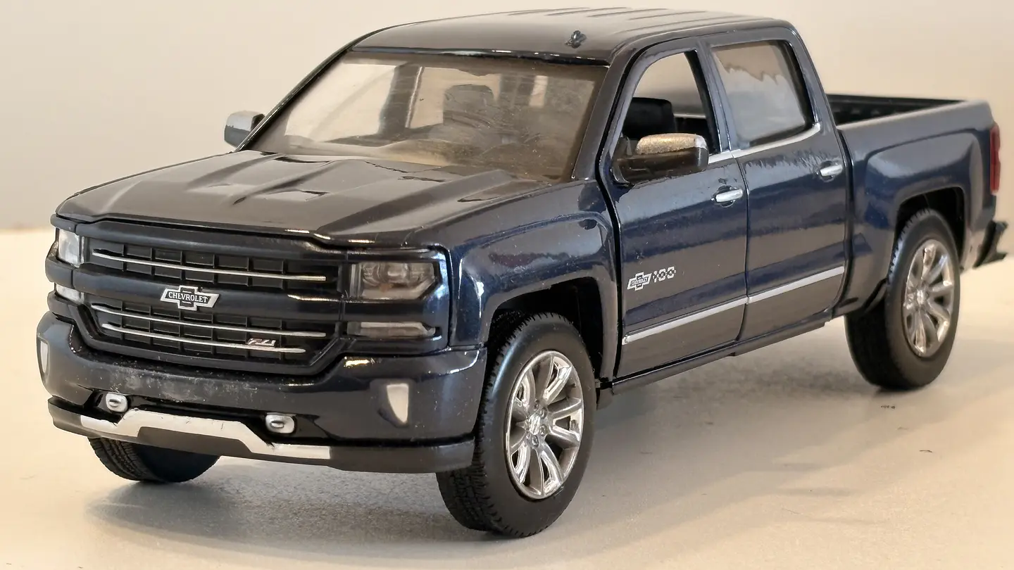 Chevrolet Silverado Z71 Centennial 2018 Escala 1:27 MotorMax 1