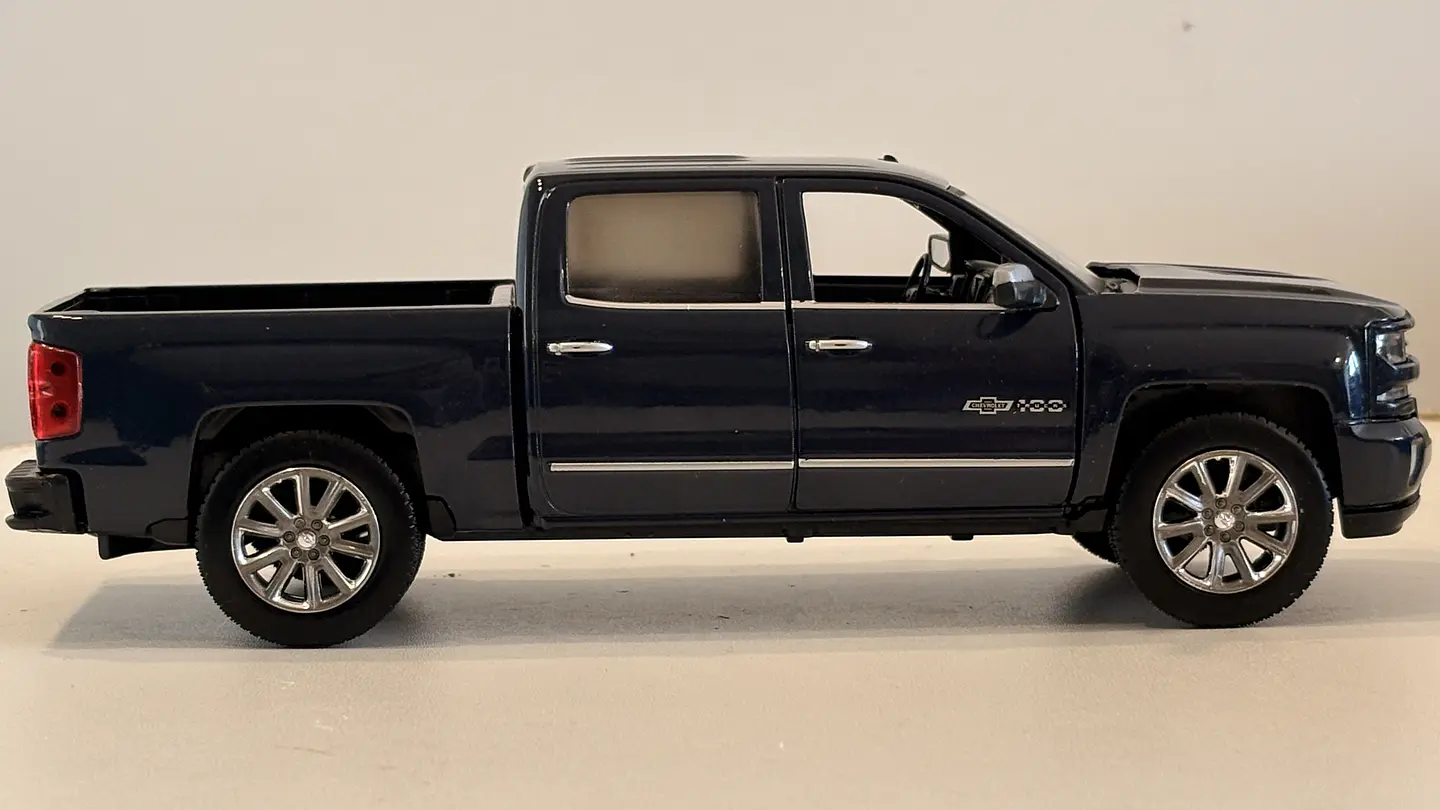 Chevrolet Silverado Z71 Centennial 2018 Escala 1:27 MotorMax 5