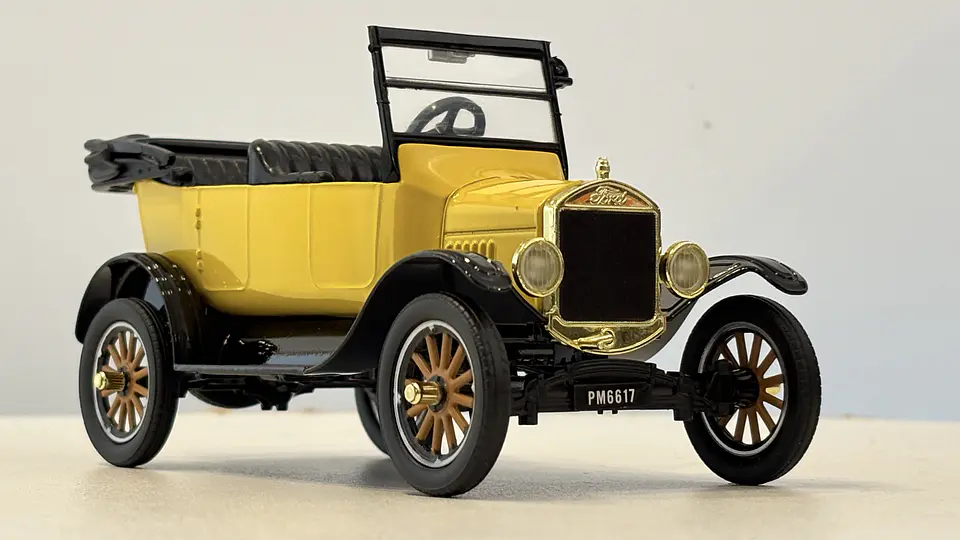 Ford Model T Touring 1925 Escala 1:24 MotorMax 15