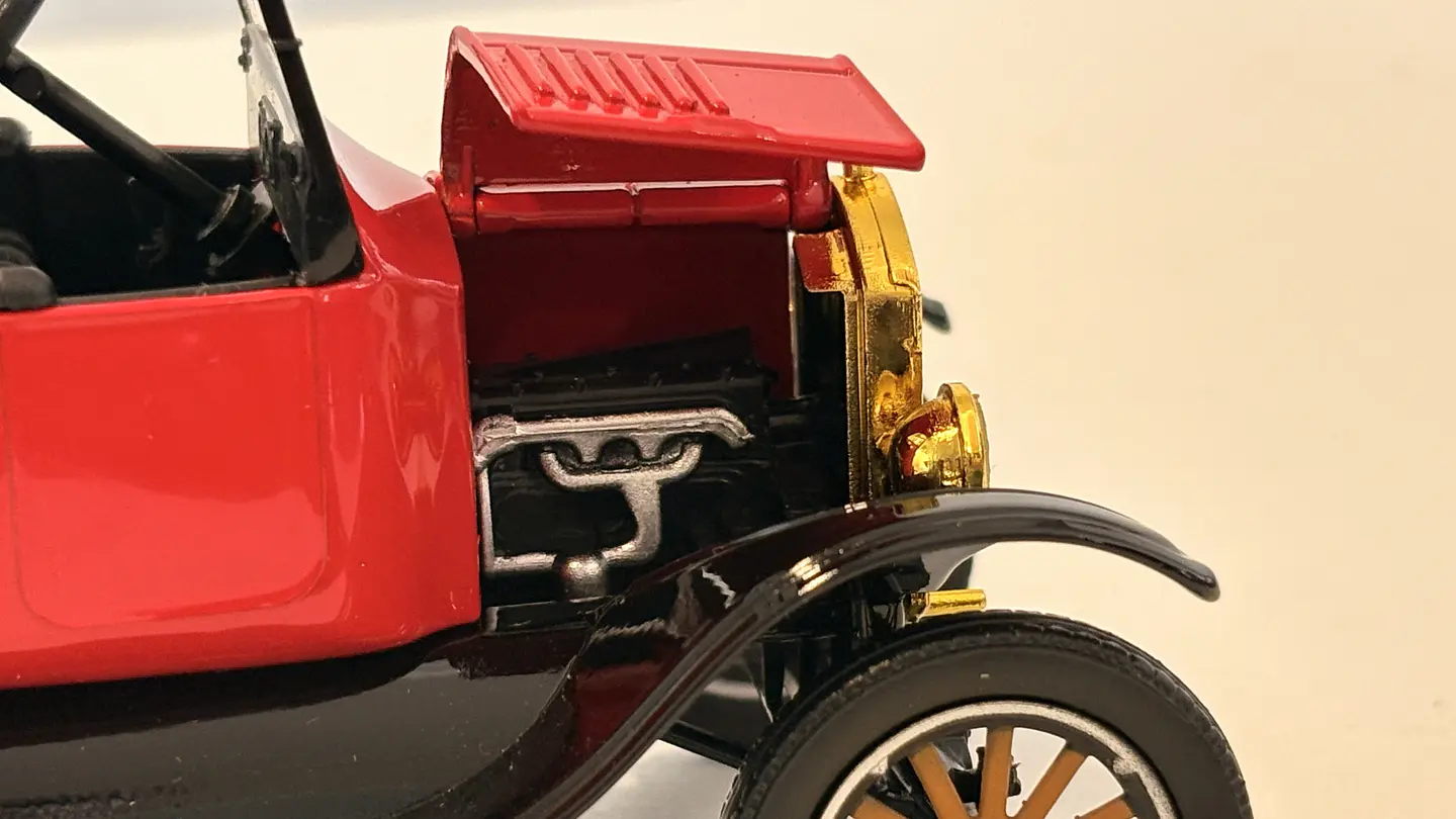 Ford Model T Touring 1925 Escala 1:24 MotorMax 3