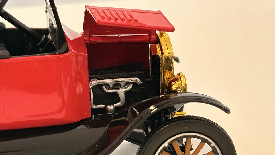 Ford Model T Touring 1925 Escala 1:24 MotorMax 3