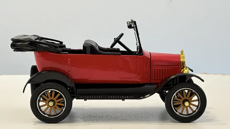 Ford Model T Touring 1925 Escala 1:24 MotorMax 5