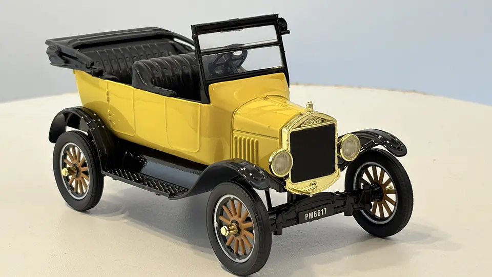 Ford Model T Touring 1925 Escala 1:24 MotorMax 21
