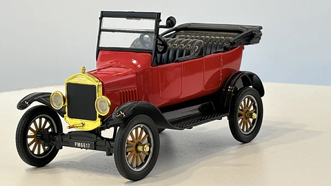 Ford Model T Touring 1925 Escala 1:24 MotorMax